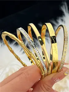5-piece set of French elegant and fashionable classic bracelets, made of 304 stainless steel material, suitable for daily wear and important occasions, perfect gift