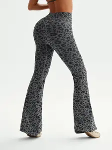 Women's Seamless Leopard Print High-Waisted Yoga Pants, Tight-Fit Sportswear for All Seasons, Stylish & Comfortable Workout Bottoms, Leopard Print Leggings