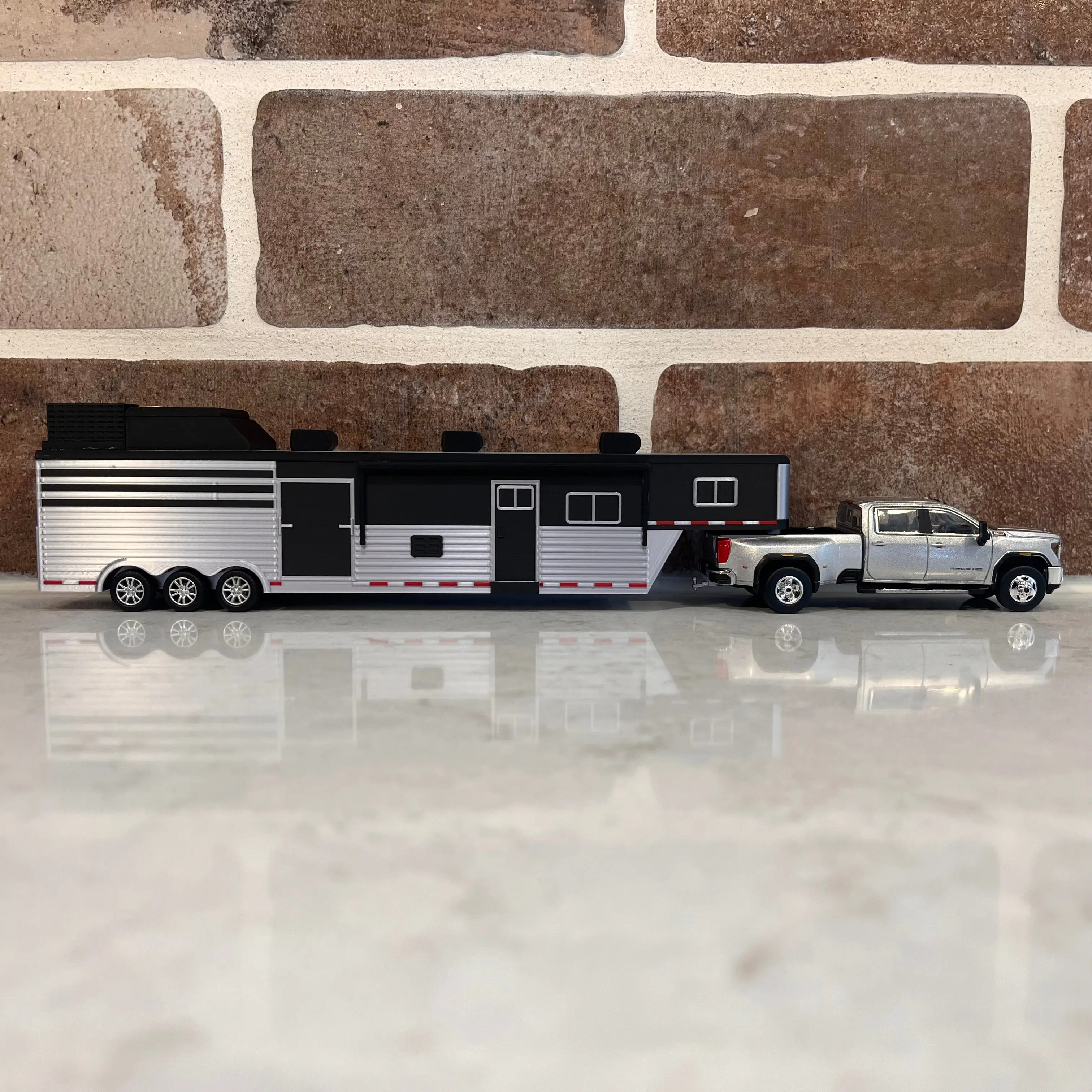 1/64 Black 4H 18' 6" LQ Trailer Stock Combo(High Detail)