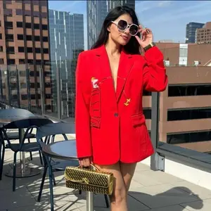 Blazer Rojo Women's Stylish Red Blazer with Embroidered Details and Gold Hardware for Modern Fashion