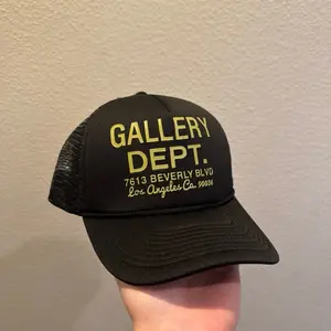 Gallery DEPT. Men’s Black Trucker Hat
