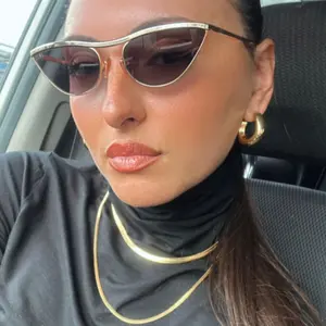 DEZI TÓXICA - Metal Cat Eye Sunglasses - TikTok Shop display picture 3