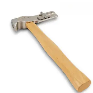 Magnetic Roofing Hammer, Magnetic Roofing Hammer Designed to Improve Efficiency, Roofing Axe with Solid Wood Handle, A Roofing Tools That Can Be Used to Quickly Nail Roofing Nails And Felt Caps