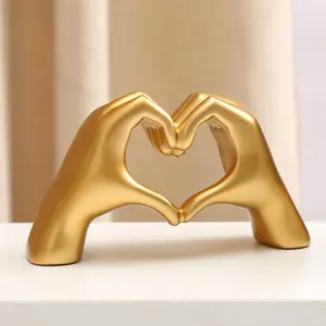 New Year Gift Creative Heart Shaped Ceramic Figurine, Desktop Resin Office Decoration, Love Resin Craftsmanship