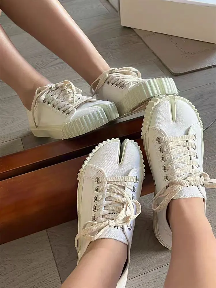 Y2K Aesthetic Split Toe Sneakers Ladies Thick Wavy Sole Lace Up Canvas Shoes Black White Minimalist Streetwear All Match Dating Campus Casual Footwear