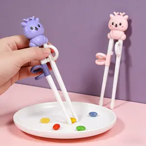 2pcs cute 3D cartoon deer children's training chopsticks with correction rings, reusable anti slip exercise tools, lightweight and easy to grip children's chopsticks outdoor camping utensil set