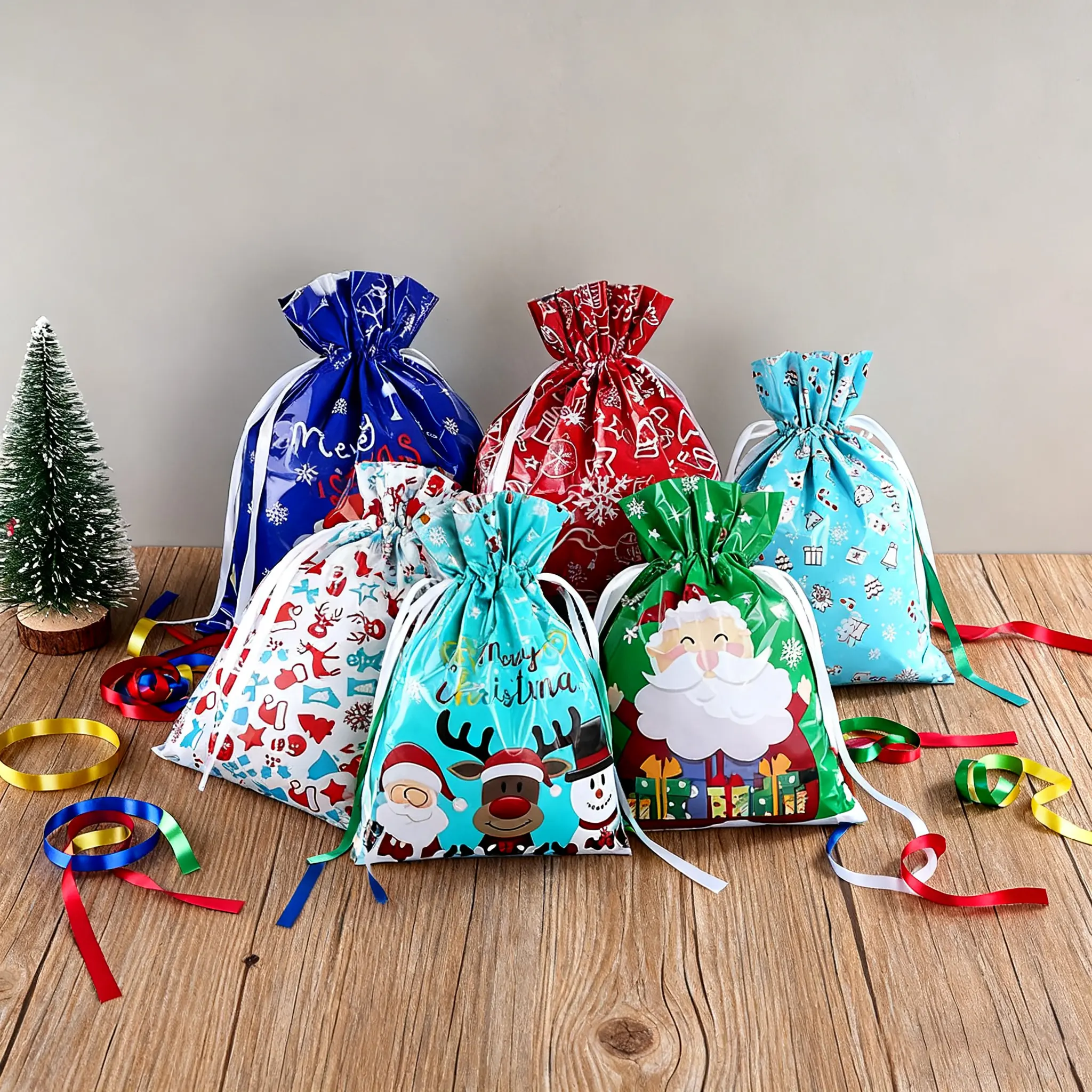 Kringle Express 55-Piece Festive Holiday Gift Bags & Tags Set Kringle Express 55-Piece Festive Holiday Gift Bags & Tags Set