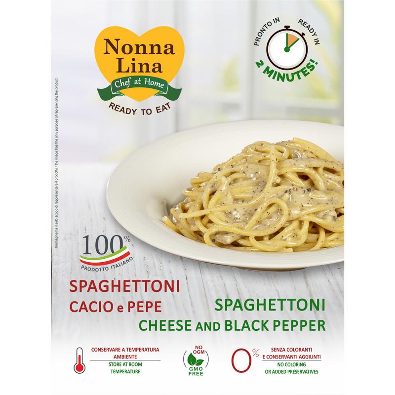 Spaghettoni pasta with cheese and black pepper