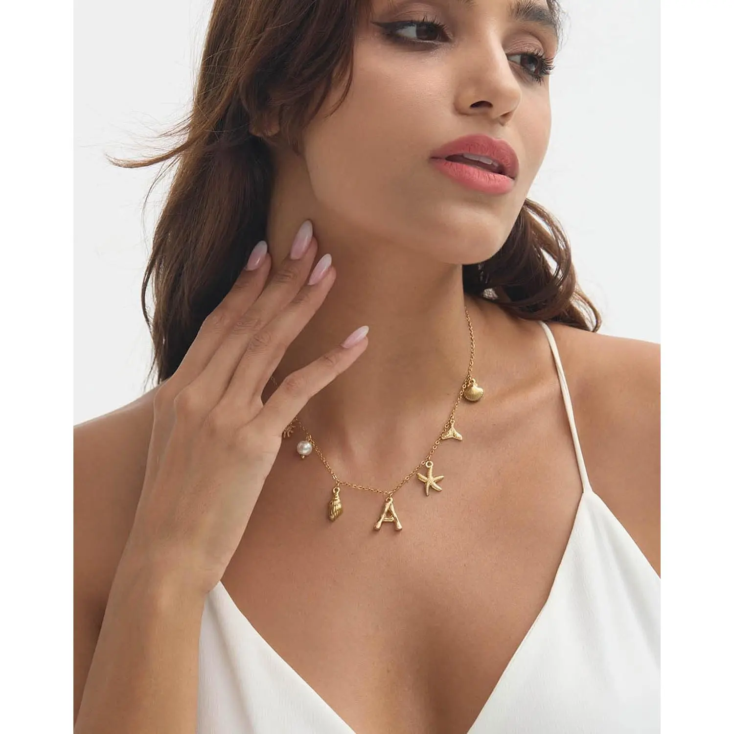 Initial Charm Necklace for Women, 18k Gold Plated Sea Shell Necklace, Dainty A-Z Letter Pendant Beach Charm Necklace, Gold Seashell Starfish Choker Necklace Surfer Boho Summer Jewelry Gifts
