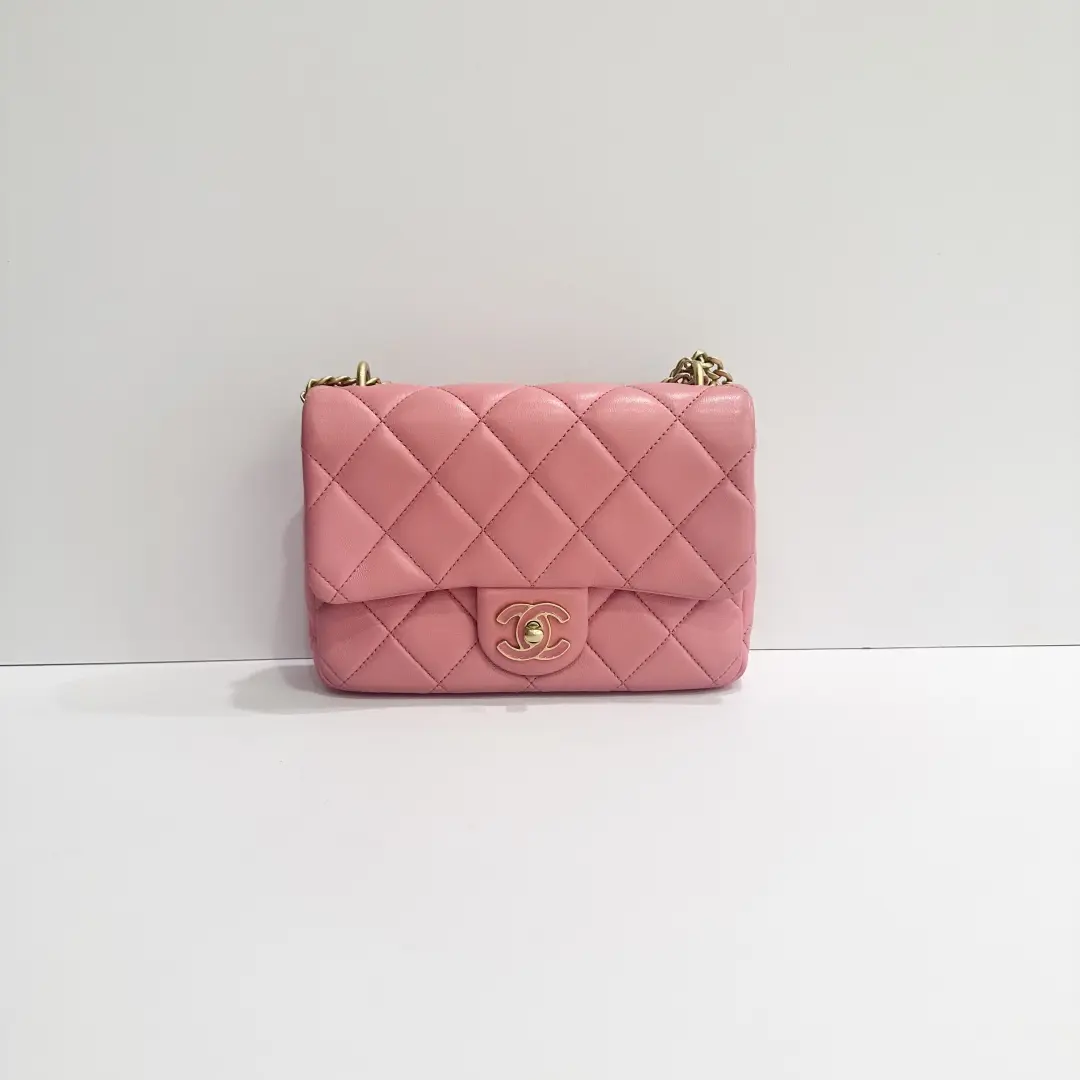 Pre-owned CHANEL Peach Pink Enamel Clasp Cowhide Square Mini Chain Bag Chip Version No Accessories Entrupy