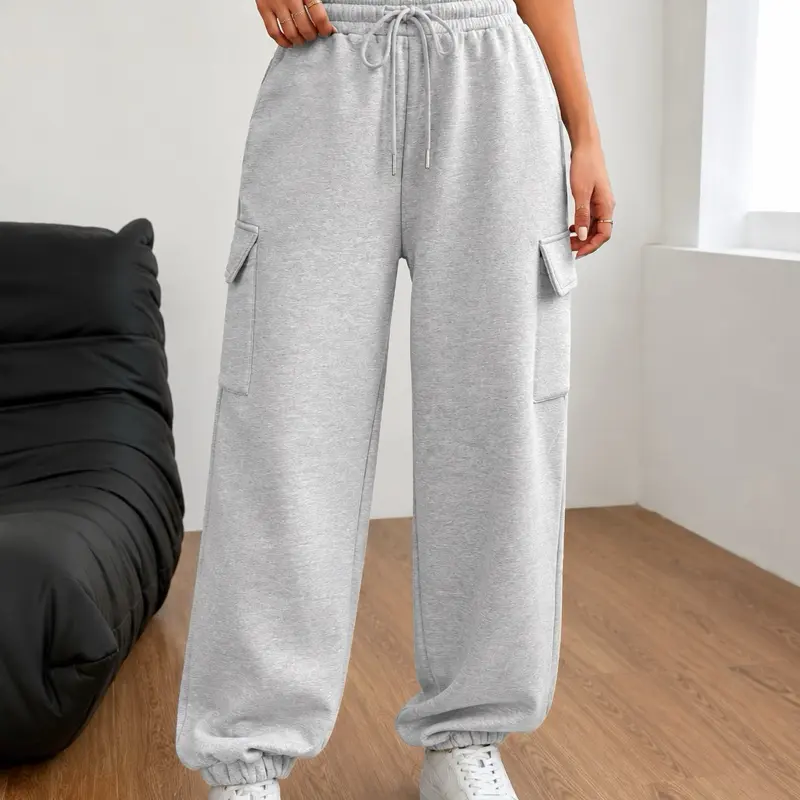 Women's Fleece Lined Cargo Sweatpants - Baggy High-Waisted Joggers with Pockets