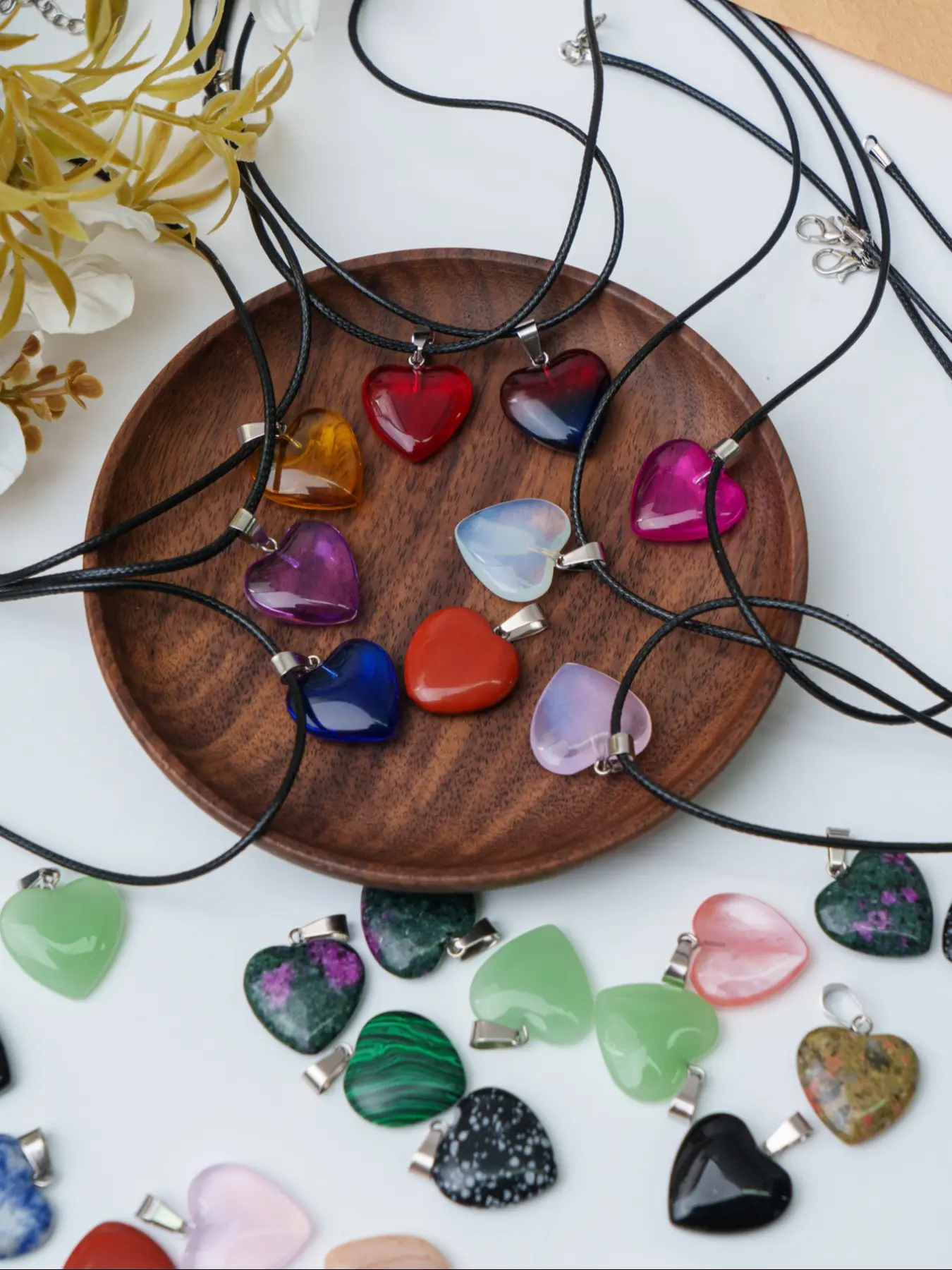 30-piece set of crystal heart-shaped necklaces, Heart design necklace, Necklace stack, crystal glass heart-shaped pendants, with adjustable leather necklace cords, suitable for DIY necklace making, ideal holiday gifts