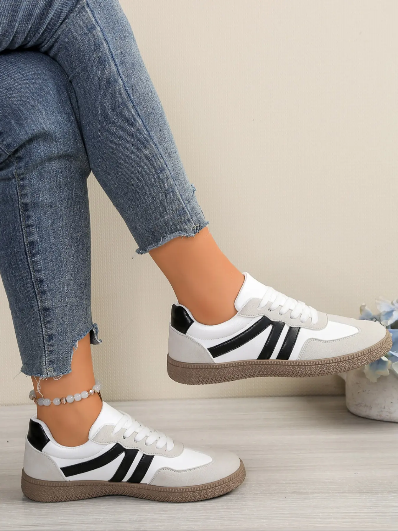 Women's casual lace-up sports shoes, outdoor walking shoes, Lightweight Shoes, comfortable soft casual shoes, Soft Soled Shoes, Daily wear shoes, suitable for daily leisure and commuting outfits, a must-have for gifts and back-to-school outfits