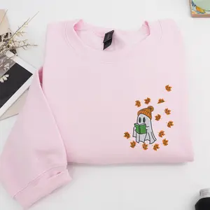 Cute Ghost Reading Book Embroidered Halloween Sweatshirt – Cozy Fall Pullover with Autumn Leaves and Beanie Design, Cute Spooky Season Outfit Unisex Crewneck, Perfect Gift for Readers or Friends