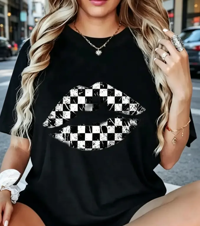 Unisex Checkered Lips T-Shirt Vintage Distressed Black & White Checkerboard Lip Print Design Casual Oversized Crew Neck Top Retro Y2K Streetwear For Cool Girls & Checkerboard Lovers,Casual Summer T-Shirt with Crew Neck,viral graphic tees