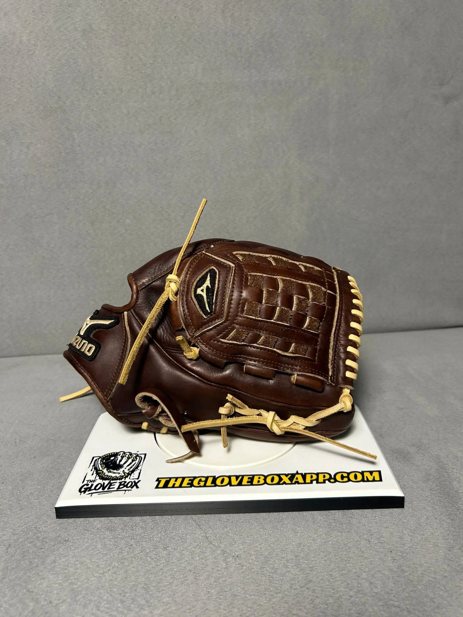 Mizuno GCP 10X Classic Pro X — 12" RHT Baseball Glove (Pre-Owned, Reconditioned)