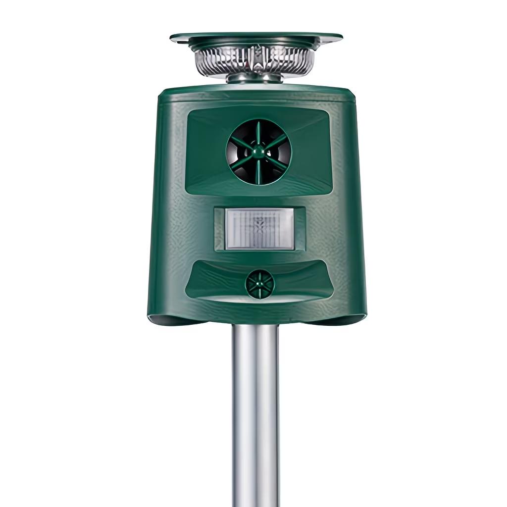 Upgraded Version 360° Solar-powered Ultrasonic Outdoor Device With LED Flashing Lights And Motion Detection, Designed For Animal Activity Sensing In Outdoor Spaces. Suitable For Security In Homes, Villas, Yards, Chicken Coops, Farms, And Barns.