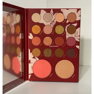Kara beauty eyeshadow palette