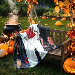 1 piece Eminem's classic red and white hip-hop stage outfit themed flannel blanket - Modern design flannel blanket, suitable for sofas and beds, all-season use, super soft and warm, digital printing, 100% polyester material, machine washable