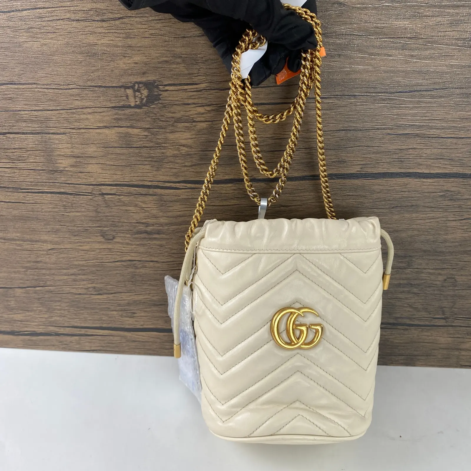 Pre-owned GUCCI leather Crossbody Bags GG Marmont white quilted bucket bag with gold chain QG1981#