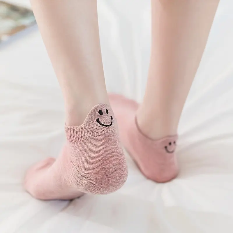 1pcs Cute Face Ankle Socks for Women - Soft & Comfortable Low-Cut Design, Smiling Face Pattern, Cute Socks Womenswear Color Random Delivery