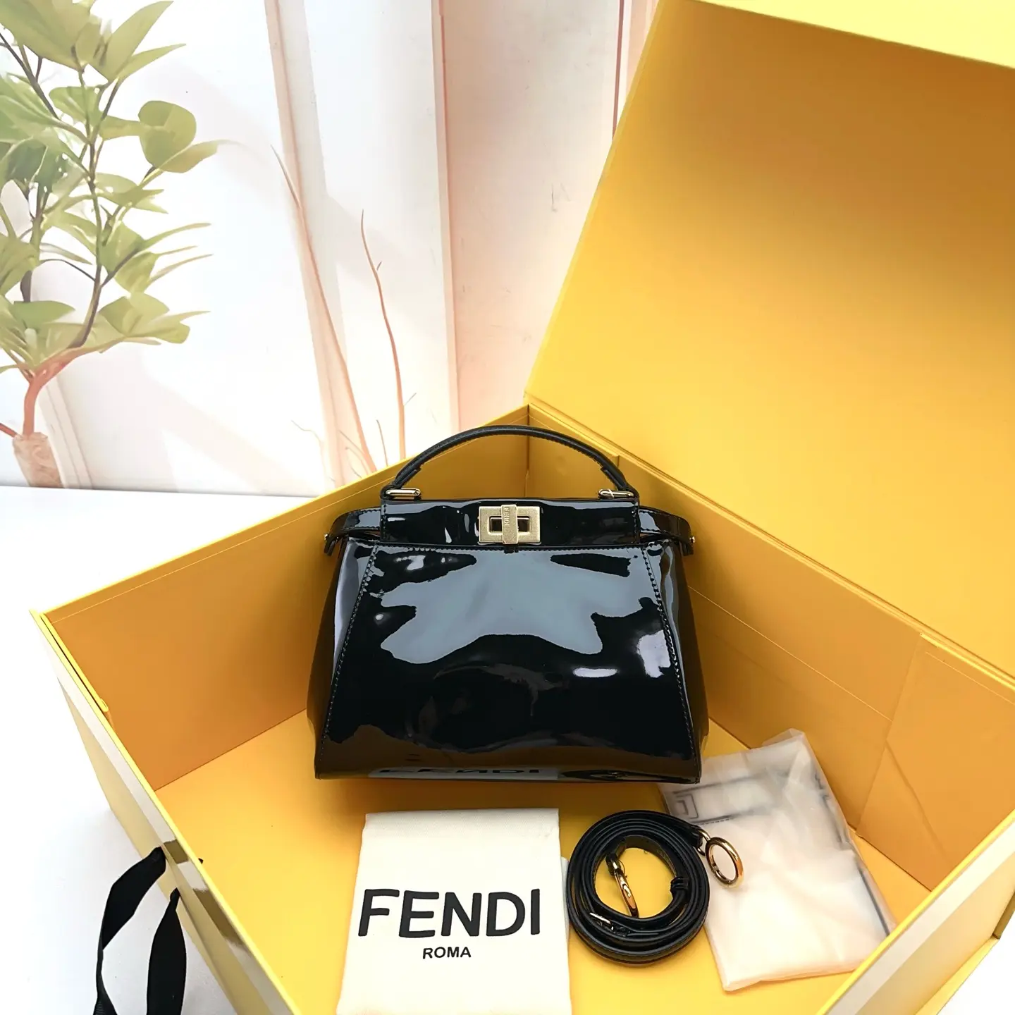 Pre-owned FENDI Black Patent Leather Peekaboo Mini Top Handle Satchel 0731 raye22464007
