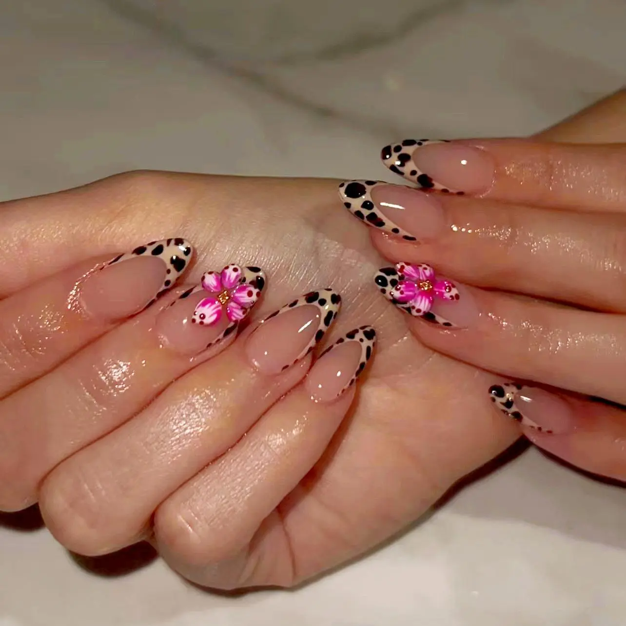 Leopard Print Fake Nails with Nail File & Tape, 24pcs/set Almond Press on Nails for Women & Girls DIY Nail Art