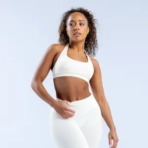 DFYNE Impact Seamless Halter Neck Sports Bra Medium Support 90% Nylon 10% Elastane True to Size Fitted Design for Gym Yoga Activewear Comfortable & Versatile