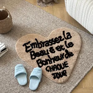 Heart-Shaped Carpet, Bedroom Bedside Rug,  French Slogans Design, Soft Comfortable Floor Mat, Beautiful Room Decoration Mats, Cute Plush Bathroom Mat with Absorbent Properties, Suitable for Living Room, Bedroom, Dressing Room, Bath