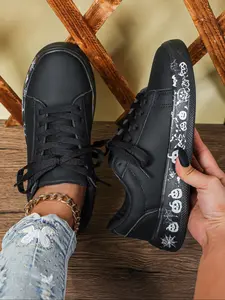 Women's Fashion Versatile Skate Shoes, Lightweight Breathable Low Top Casual Sneakers,trick or Treat, Halloween Elements Spiders, Skeletons, Bats, Pumpkins, Suitable for Black Friday Carnival, Halloween Christmas Gifts, Daily Wear School Shoes