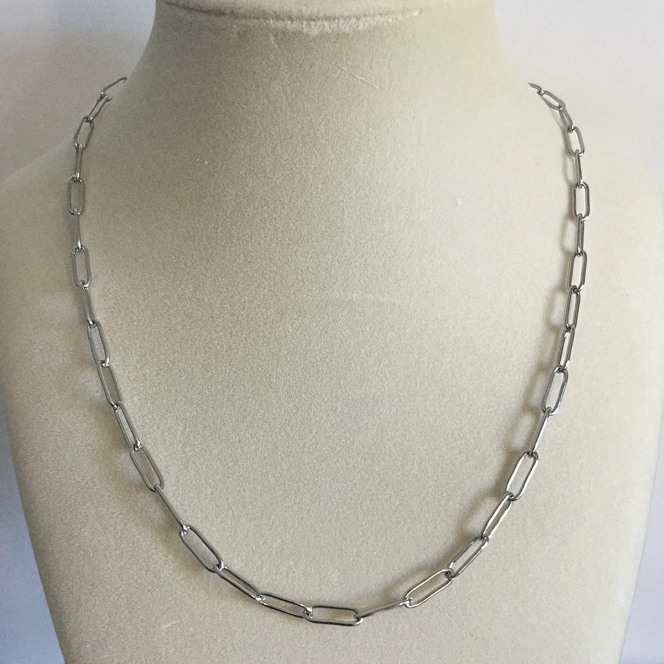 Silver stainless steel paperclip necklace