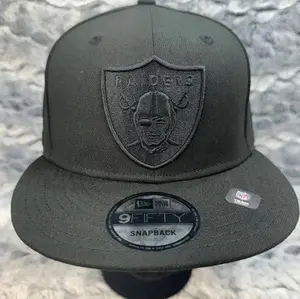 New Era Las Vegas Raiders Snapback Hat - Streetwear Style, Ideal Fit for Sports Collectors and Fans