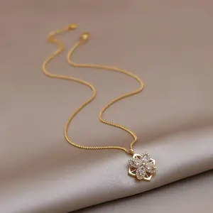 Elegant Simple Gold Rotating Four-Leaf Clover Necklace