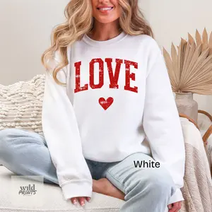 Vintage LOVE Gildan Crewneck, Sweatshirt, Womenswear, Retro, RED