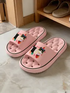 1 Pair Cute Cat Themed Printed Hollow Massage Thick Sole Slippers, Soft Girl Style, Non-slip Soft Sole, Quick-dry for Bathroom, Indoor & Outdoor Dual-use, Open Toe Slides, Bathroom Casual Slippers