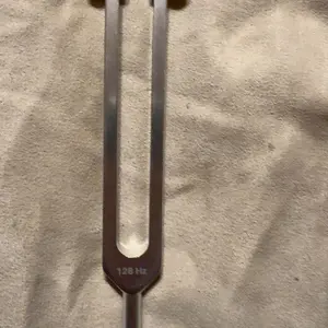 Resonance Sound Healing Tuning Fork Set, 128Hz 136.1Hz 256Hz 384Hz with Activator, Meditation Sound Therapy, Stress Relief, Deep Relaxation, Chakra & Energy Balancing