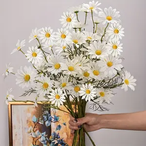 4pcs/8pcs Artificial Flower Daisy, Decorative Fake Flowers for Outdoor Outside Spring Summer Decoration, UV Resistant Faux Flowers， No Fade Fake Plastic Plants Garden Porch Window Box Decorating,Home decorations, Decorative Flowers Bouquet