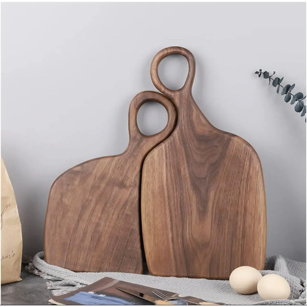 Wooden Cutting Board with Handle - Perfect for Kitchen Use, Durable and Easy to Clean, Ideal for Chopping and Serving