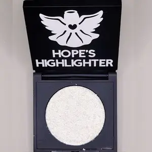 Hope's Highlighter - Radiant Glow Makeup for a Luminous Finish