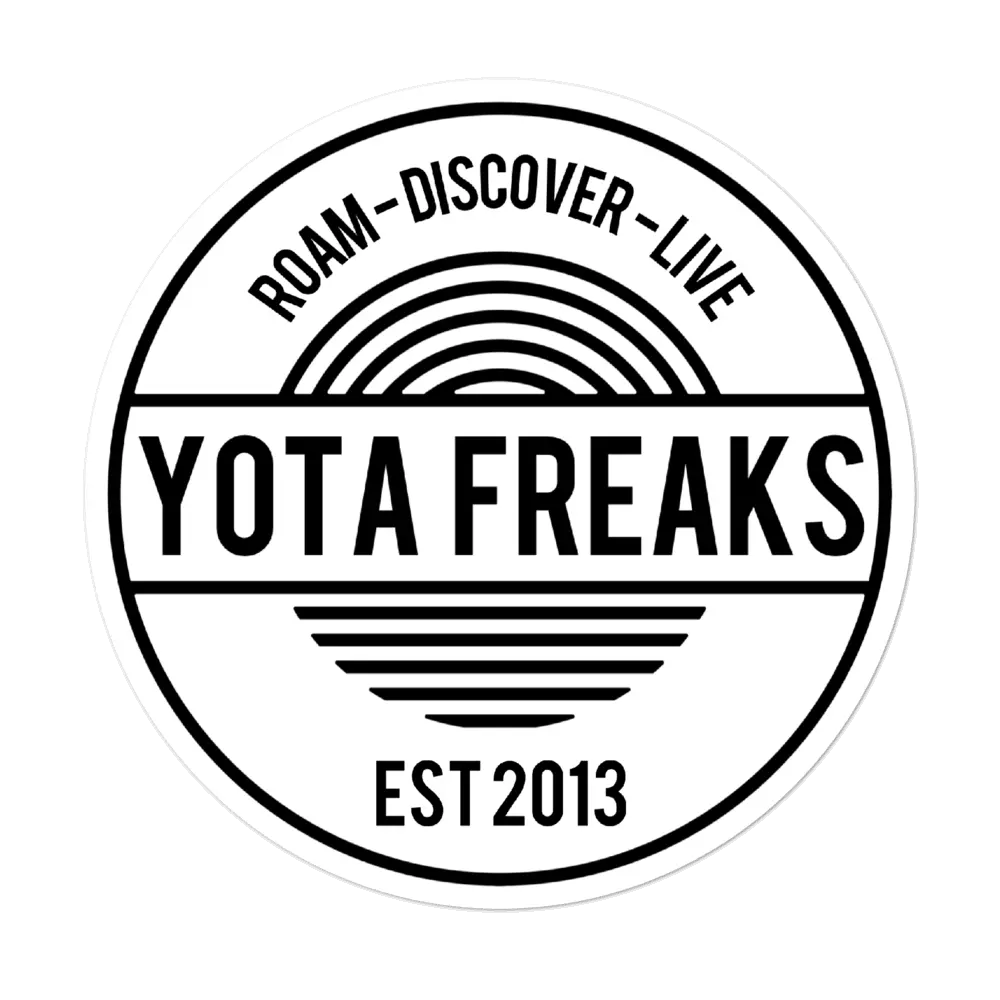Yota Freaks 2020 Circle Decal - Black and White Design for Wall Decor, Ideal for Home Decor and Ornaments