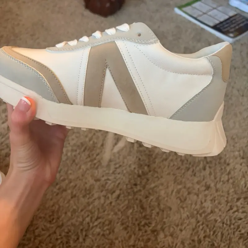 Mia Sneakers size 6 Closed
