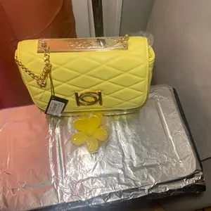 Bebe bag and hair clip set