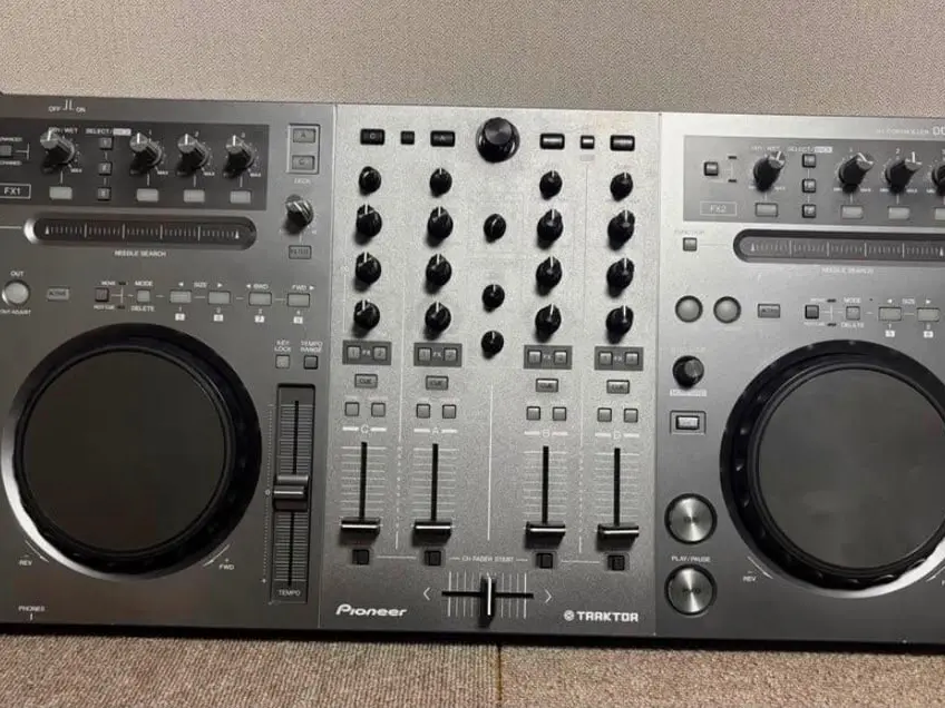 Pioneer DJ DDJ-T1 Traktor DJ Controller Boxed Tested Working Pioneer DJ DDJ-T1 Traktor DJ Controller Boxed Tested Working