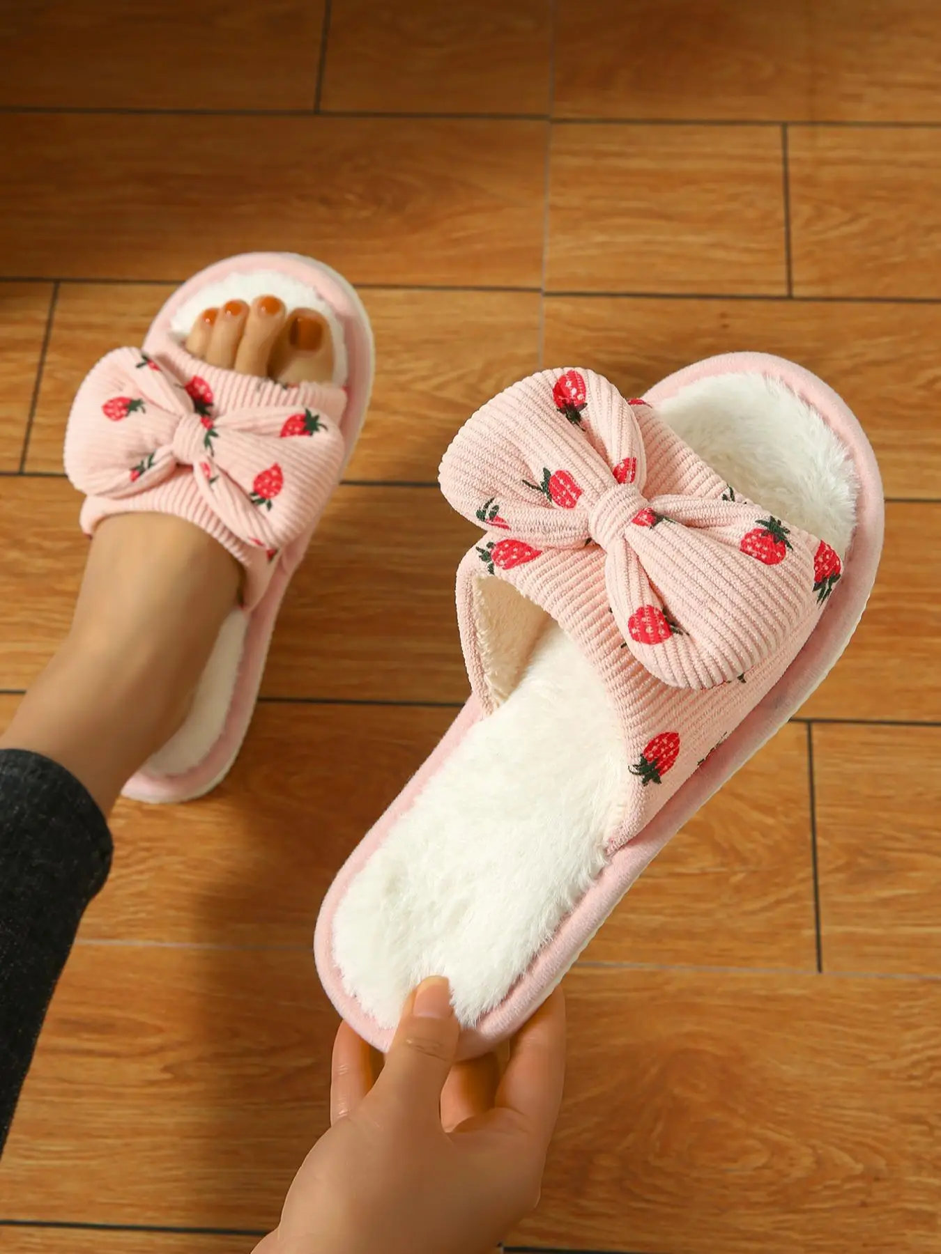 Women's Cute Strawberry Pattern Bow Decorated Slippers, Bedroom Slide, Baby Pink Soft Comfy Home Slippers, Warm Slippers for Indoor & Outdoor Use for