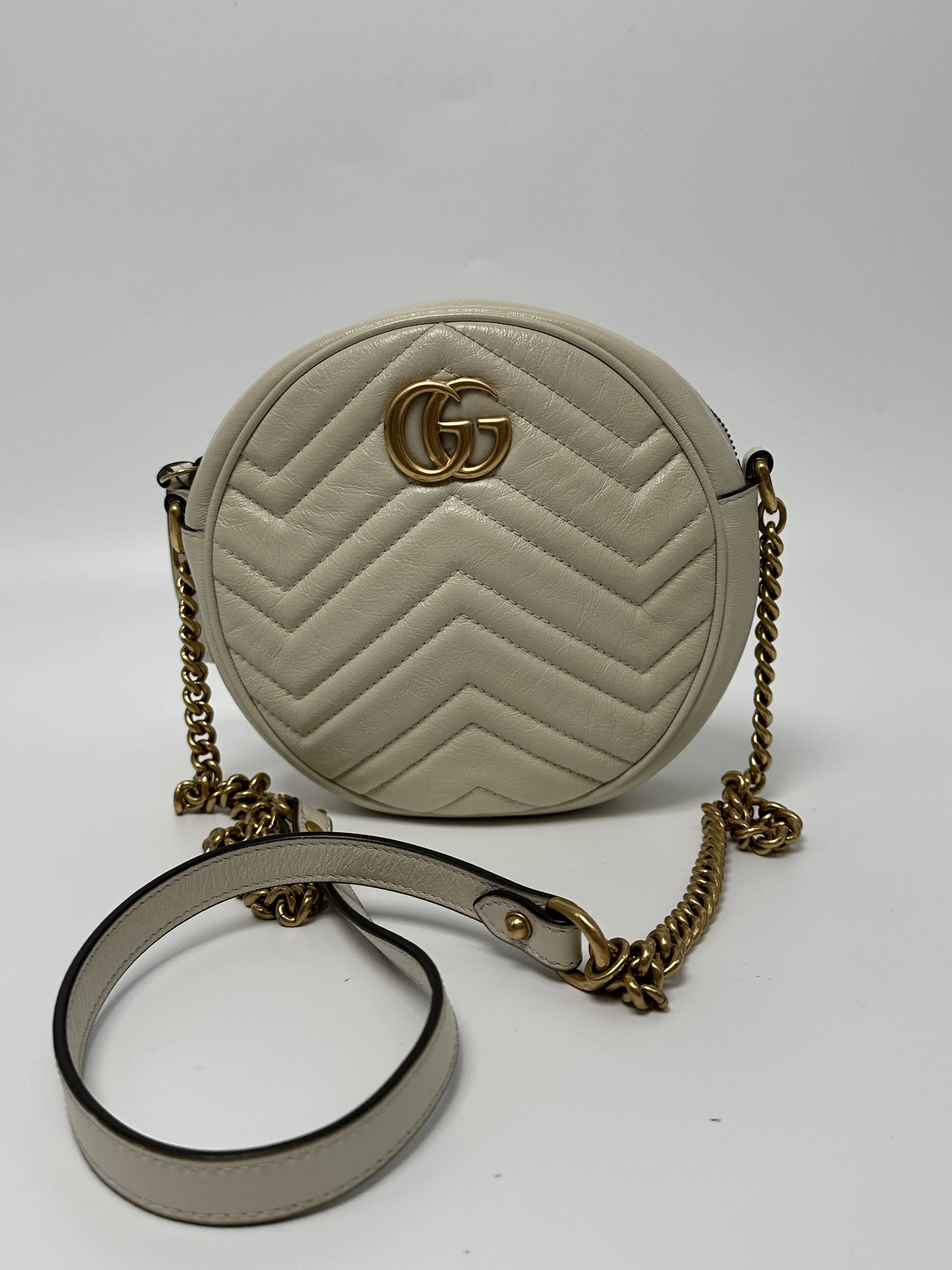 Pre-owned GUCCI leather Crossbody Bags GG Marmont Mini Round Crossbody Bag White ZS033GG