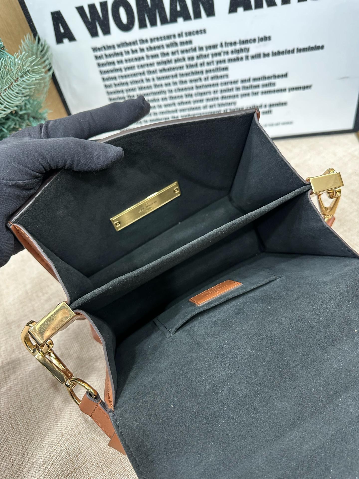 Pre-owned Louis Vuitton Dauphine Small with Patch – Chip Version – Size 20cm x 15cm x 9cm