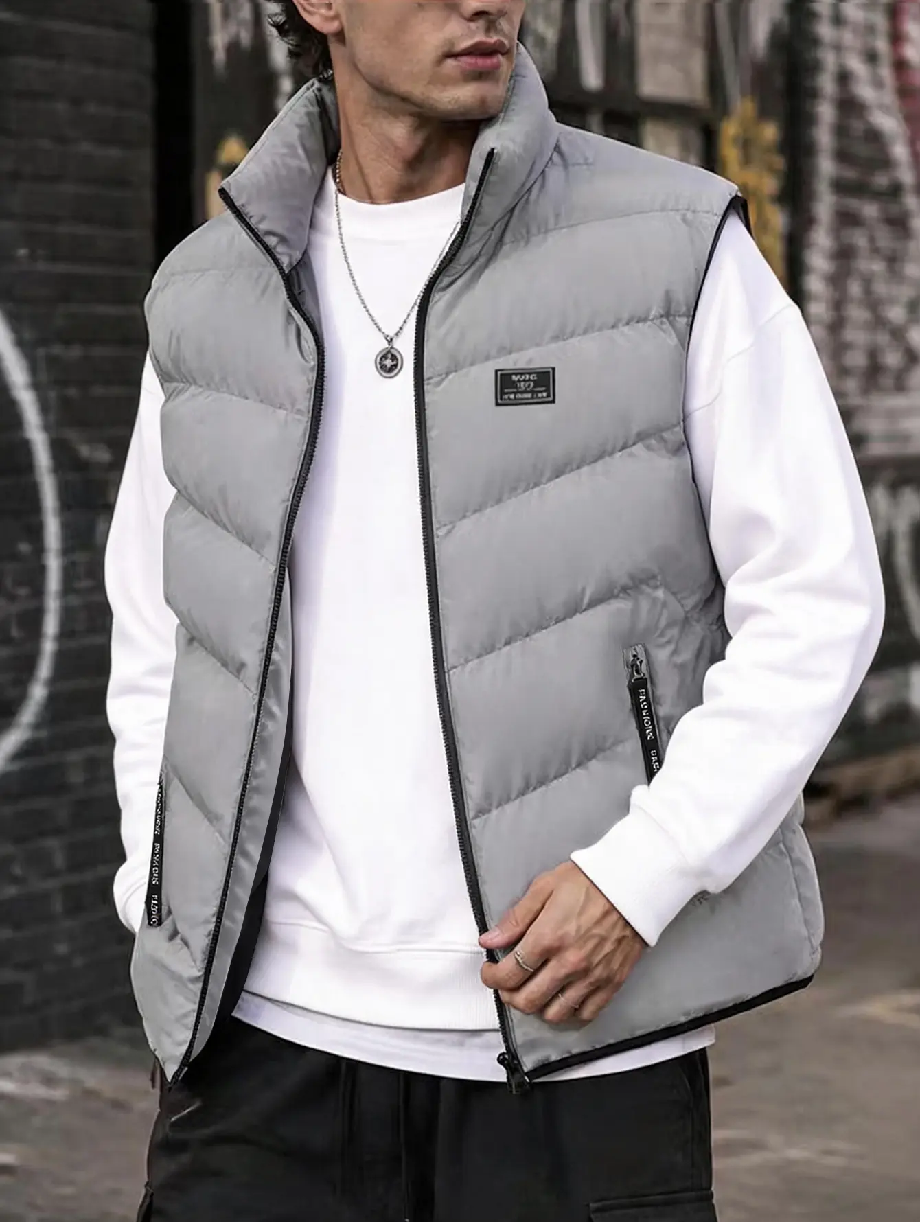 Men’s lightweight winter stand-collar cotton vest, sleeveless casual cotton jacket, zip-up windproof padded sleeveless vest, casual lightweight warm streetwear vest, suitable for everyday layering in autumn and winter