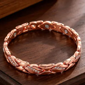 [mothersdaygift] Copper Bracelets for Women 99.99% Pure Copper Magnetic Therapy Bracelet for Pain Relief Magnets 18K Gold Plated Four Leaf Clover Design with Sparkling Cubic Zirconia Adjustable Infinite Clover Link Bracelets Trendy Jewelry Gifts for Mom