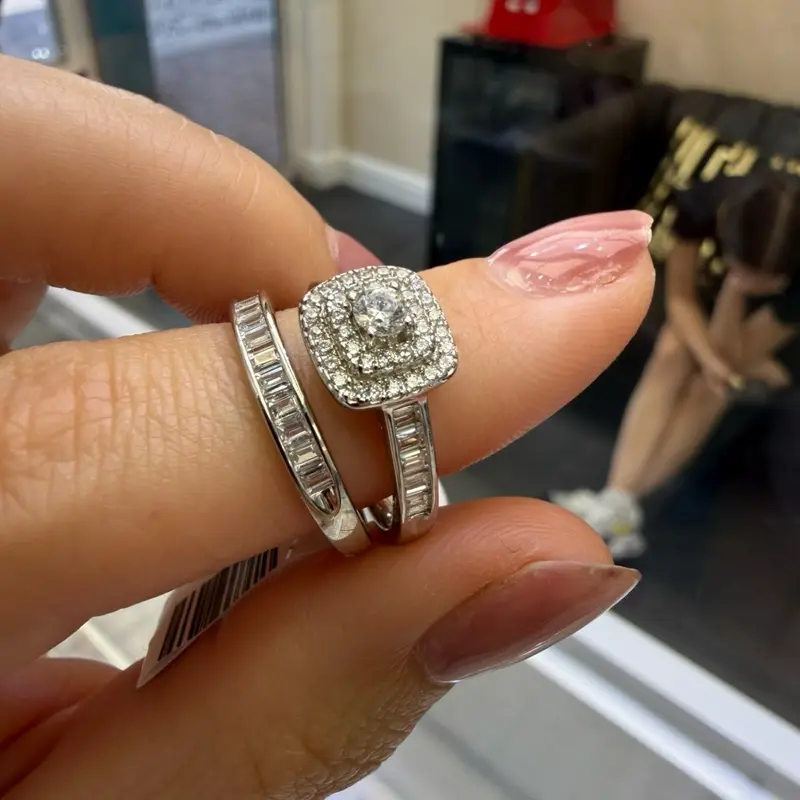 Set de compromiso de plata con piedras de moissanite