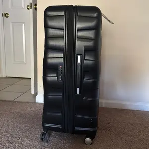 Samsonite Freeform 28" Hardside Spinner Luggage Black 78257-1041 Lightweight Durable Carry On Size with 360 Degree Wheels and Retractable Handle